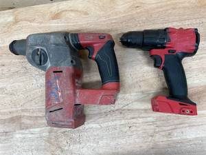 lot 170 image: Milwaukee - Lot of 2 - Hammer DrillDriver and Rotary Hammer (Non Working)