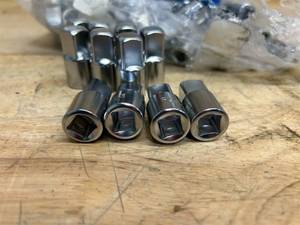 lot 209 image: chrome vanadium lug nuts