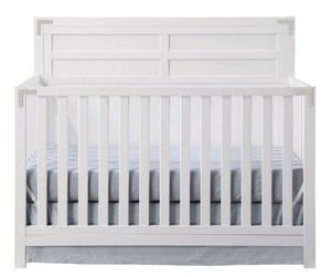 lot 243 image: Ti Amo Convertible Crib Snow White
