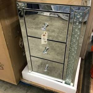lot 33 image: UNITED FURNITURE SIDE TABLE, ALL MIRROR