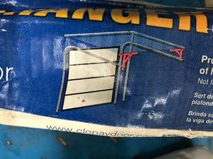 lot 194 image: TROUSSE SUPPORT, TRACK HANGER
