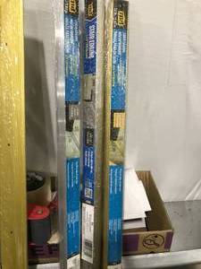 lot 17 image: ASSORTED STAIR EDGING 3 STICKS