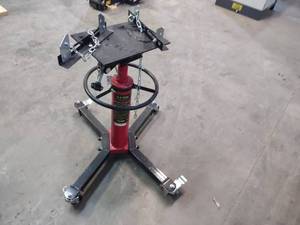 lot 12 image: 12 Ton Transmission Jack...