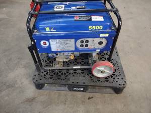 lot 15 image: Wen Power 5500 Watt Generator, Work...