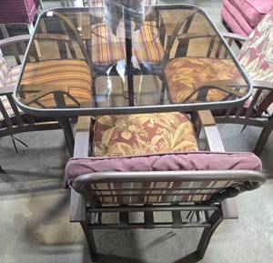 lot 5 image: Outdoor Patio Set with 4 Chairs, Glass Table and Umbrella