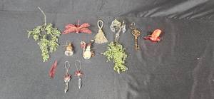 lot 24 image: Assorted Decorative Holiday and Crystal Ornaments Collection