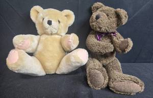 lot 55 image: Set of 2 Plush Teddy Bears with Tags - 1 Boyds Bear