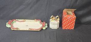 lot 100 image: Fitz and Floyd Winter Holiday Santa Tray and Lidded Box Set
