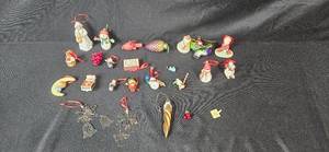 lot 109 image: Assorted Christmas and Holiday Ornaments Collection