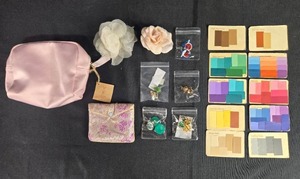 lot 134 image: Cosmetic Bag, Jewelry, Fabric Pouch, Hair Accessories and Vintage Color Sample Cards Set