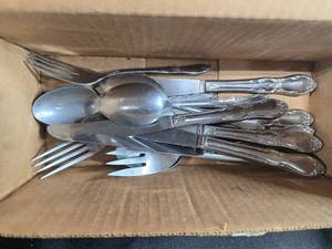lot 147 image: Set of Vintage Silverplate Flatware Including Knives and Forks