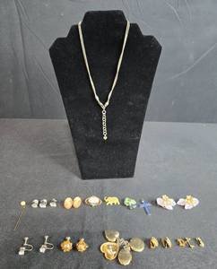 lot 149 image: Collection of Vintage Costume Jewelry with Necklace, Earrings, Brooches, and Lockets - display not inc