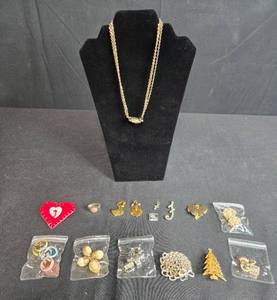 lot 150 image: Assorted Vintage Costume Jewelry Collection with Necklace, Brooches, and Earrings - display not inc