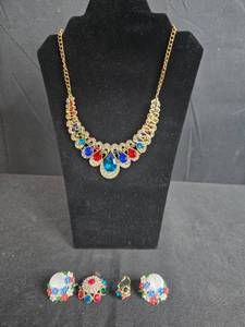 lot 170 image: Vintage Costume Jewelry Set with Gold-Tone Necklace and Clip-On Earrings - display not inc