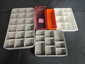 lot 179 image: Collection of 5 Plastic Drawer Organizers and Trays