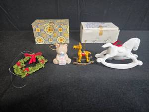 lot 207 image: Collection of 4 Vintage Christmas Ornaments with Boxes