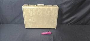 lot 270 image: Vintage Samsonite Streamlite Suitcase and Travel Smart Luggage Scale