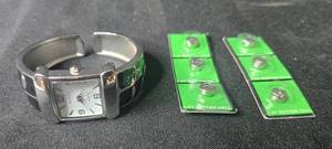 lot 275 image: Winnci Quartz Cuff Wristwatch with Extra Button Cell Batteries