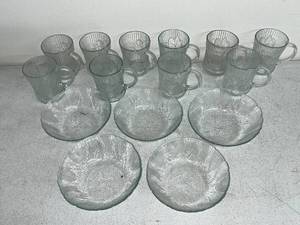lot 32D image: Set of 10 Glass Mugs and 5 Glass Bowls with Floral Pattern