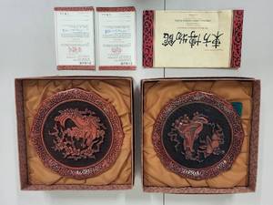 lot 30G image: Pair of Cinnabar Decorative Plates - Five Perceptions of Weo Cho with Certificates and Boxes