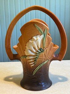 lot 16C image: Roseville Pottery USA 392-10 Shell Shaped Basket Vase with Floral Design