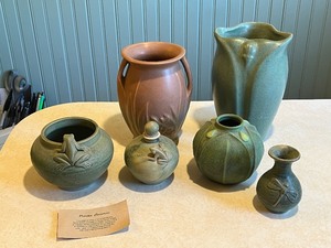 lot 20C image: Set of 6 Studio and Art Pottery Vases and Jars - Frog, Dragonfly, Floral Designs