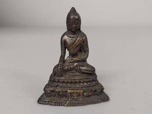 lot 12U image: Vintage Metal Buddha Statue - Collectible Asian Art Sculpture