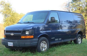 lot 1 image: 2003 CHEVY EXPRESS CARGO VAN (3500 1TON)
