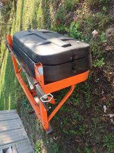 lot 3 image: SALT DOG SALTER  SPREADER