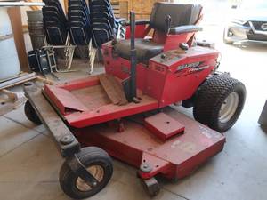 lot 4 image: SNAPPER ZERO TURN RIDING LAWN MOWER (NON WORKING)
