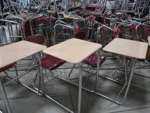 lot 7 image: 4 SLED DESKS