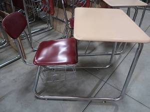 lot 44 image: 4 SLED DESKS