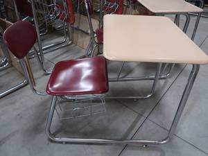 lot 35 image: 4 SLED DESKS