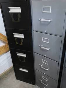 lot 32 image: 2 METAL FILE CABINETS