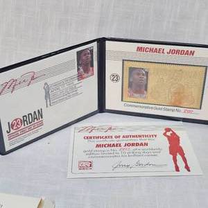 lot 43 image: First Day of Issue #8407 Michael Jordan 23 Kt 1996 Upper Deck Commemorative Stamp
