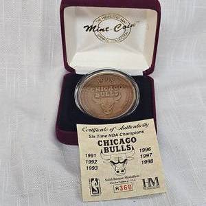 lot 51 image: 1998 Chicago Bulls, Six Times NBA Champions Bronze Medallion Coin