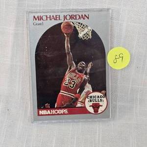 lot 89 image: Michael Jordan NBA Hoops 1990 Very Good Condition in Hard Case