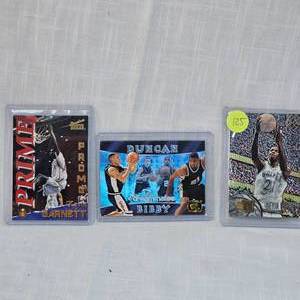 lot 125 image: Kevin Garnett Signature Rookie Card & Fleer 95-96 Rookie Card