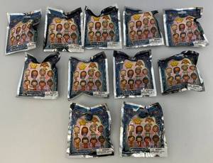 lot 126 image: Disney Wish Bag Clip Figural Bags
