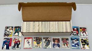 lot 181 image: Unsorted 1994 Topps Hockey Cards