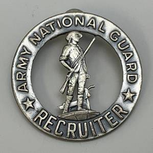 lot 222 image: Vintage (RARE) National Guard Recruiter Badge 2