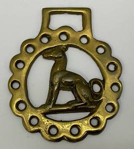 lot 226 image: Antique Brass Grey Hound Adorned Horse Bridle Medallion 3 14 x 3 34