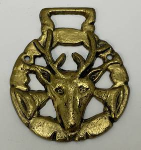 lot 229 image: Antique Brass Reigndeer Adorned Horse Bridle Medallion 2 34 x 3 38
