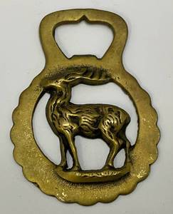 lot 230 image: Antique Brass Red Stagg Adorned Horse Bridle Medallion 2 12 x 3 12