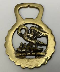 lot 236 image: Antique Brass Swan Adorned Horse Bridle Medallion 2 12 x 312