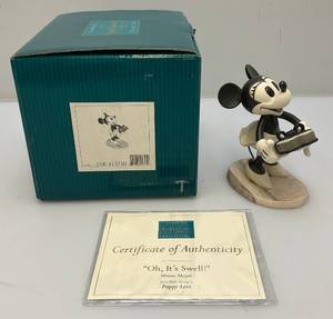 lot 248 image: Vintage WDCC Minnie Mouse Oh, Its Swell From Walt Disneys Puppy Love In Original Box With COA