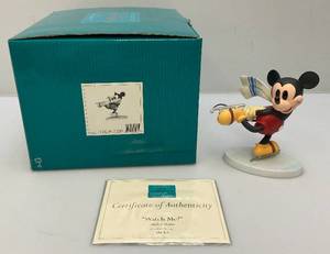 lot 249 image: Vintage WDCC Mickey Mouse Watch Me From Walt Disneys On Ice  In Original Box With COA