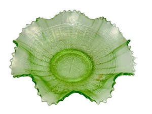 lot 64 image: Vintage Jefferson Glass Co Green Glass Bowl with Many Loops Pattern