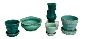 lot 82 image: Collection of 5 Vintage Teal Pottery Planters and Vases including a Red Wing and McCoy