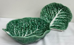 lot 92 image: Lot of 2 Secla Portugal Freeman Green Leaf Ceramic Serving Dishes